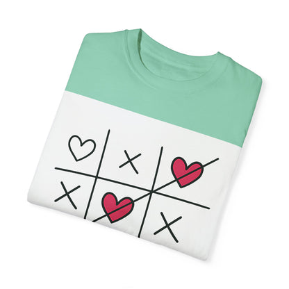 Women's T-Shirt with Tic-Tac-Toe Design and 'Love Always Wins' Message - Casual Style by The Lord of the T-Shirts