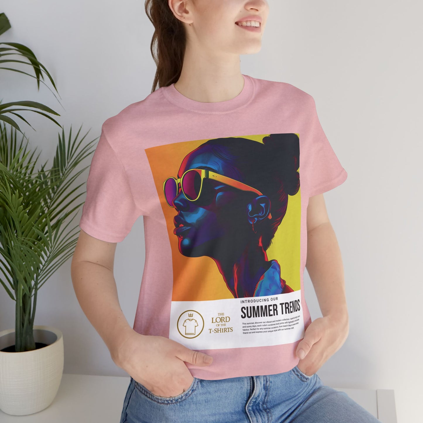 Woman Urban and Trendsetting Style: T-Shirt Inspired by Modern Trends | The Lord of the T-Shirts